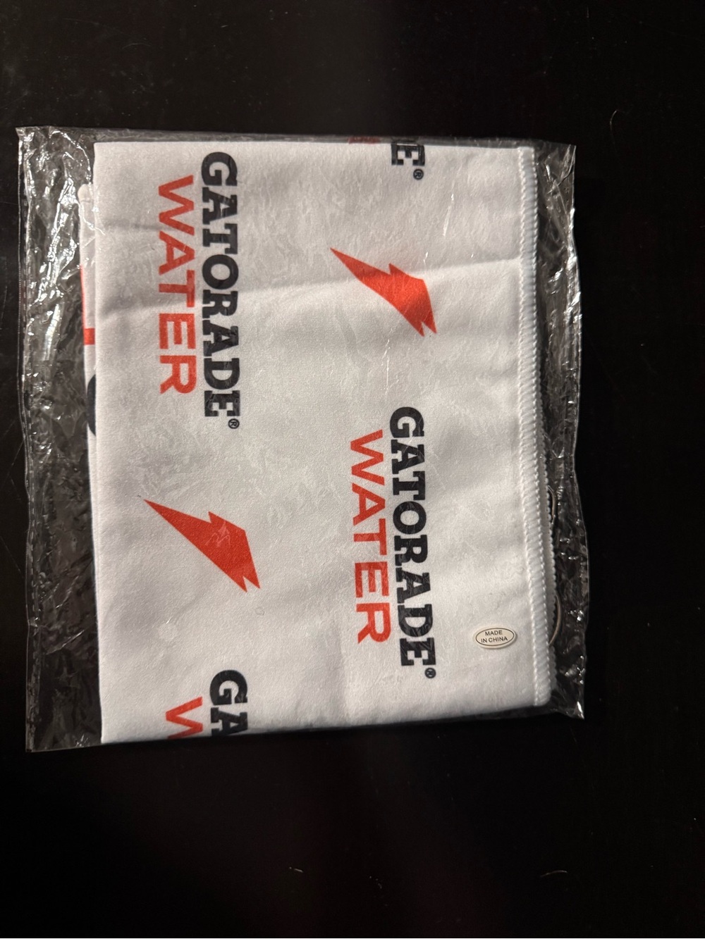 Gatorade Sideline Towel w/ Metal Hanger Clip
New in package
